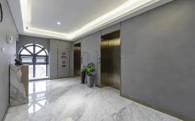 X Hotel