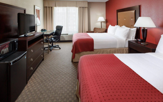 Holiday Inn Hotel & Suites Raleigh / Cary by IHG