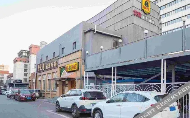 Super 8 Hotel (Beijing Bird's Nest Wukuang Building)
