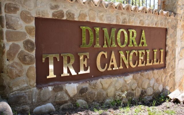 Отель Dimora Tre Cancelli Саландра вид на фасад