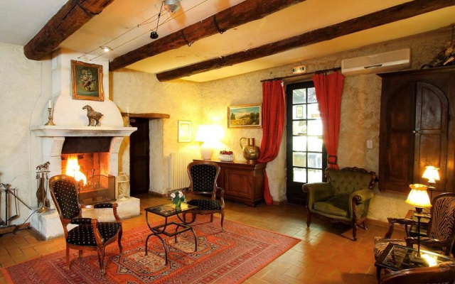 Logis Hostellerie Domaine De La Reynaude