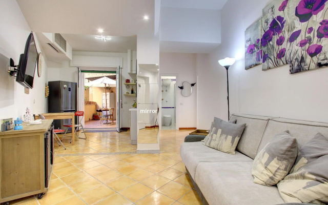 VOMERO-ROSSINI restored, 4 pax, 2 bath, wifi, aircond