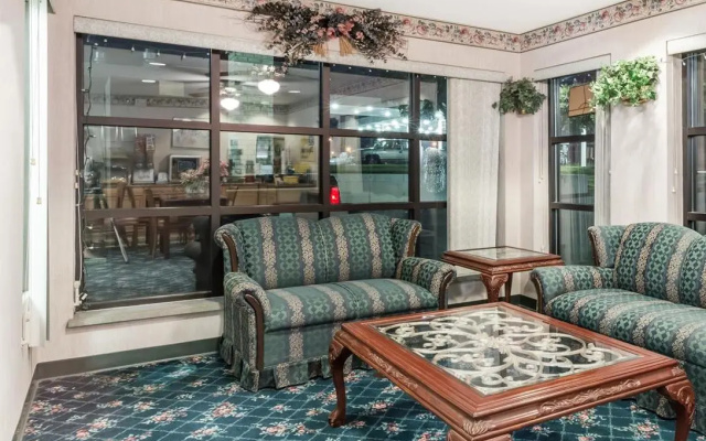 Brentwood Inn & Suites