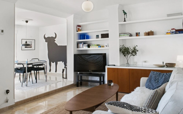 Beachclose Apartment with Large Terrace and Pool Ref 6