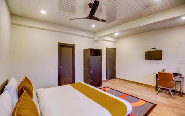 FabHotel SR Square