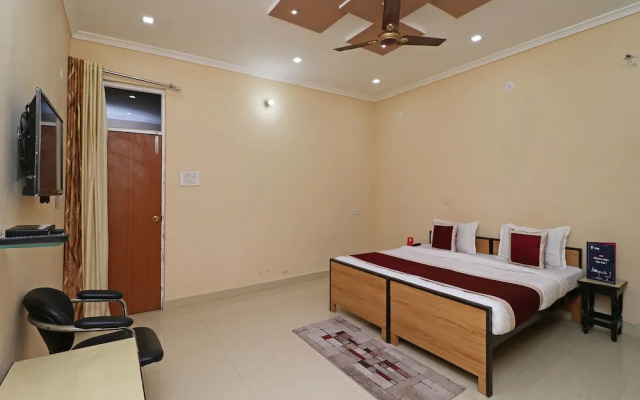 OYO 9307 Home Stay Hotel Nirmal Palace