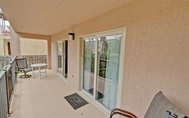 Beachview 110 2 Bedroom Condo by RedAwning
