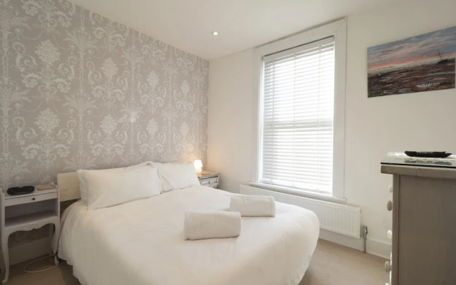 Sail Away - 2-Bed Apartment by the Beach