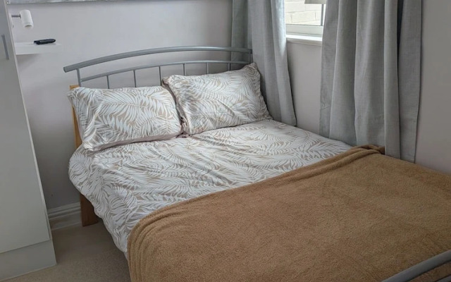 Bungalow Sleeps 4 With Parking