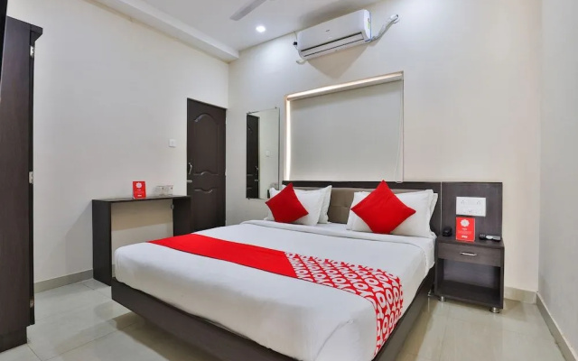 OYO 22551 Hotel Ssv