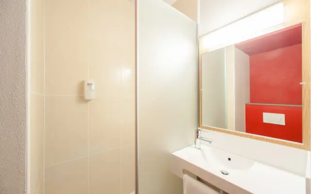 B&B HOTEL Paris Porte des Lilas