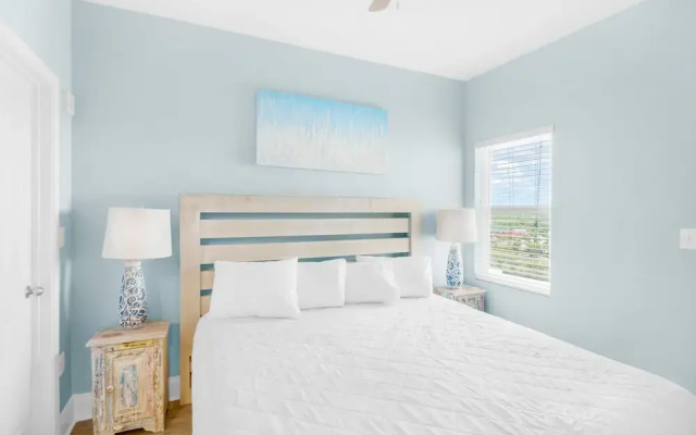 Laketown Wharf 838