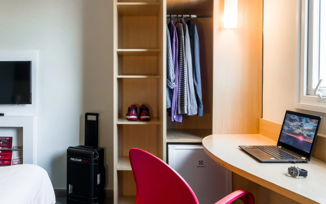 ibis Marilia