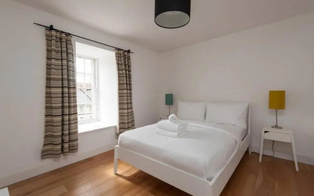 3 New Assembly Close - Royal Mile