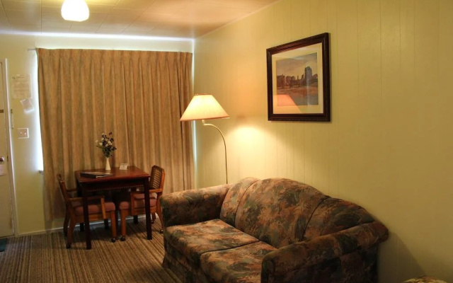 Pine Bluff Motel