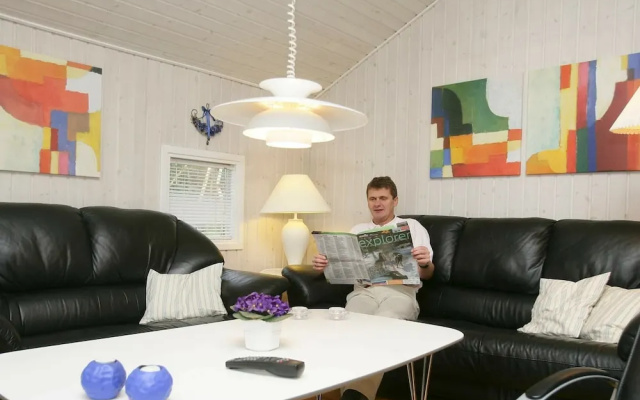 10 Person Holiday Home in Vaeggerlose