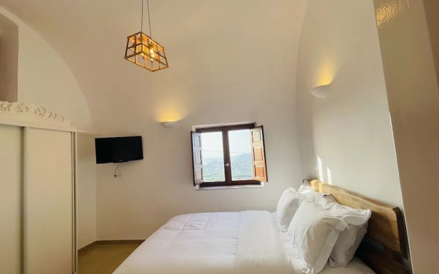 Diva Santorini Luxury Villa