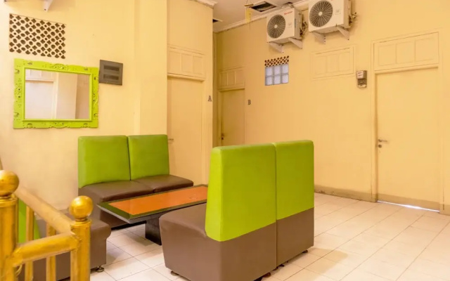 Pasar Baru Inn by OYO Rooms