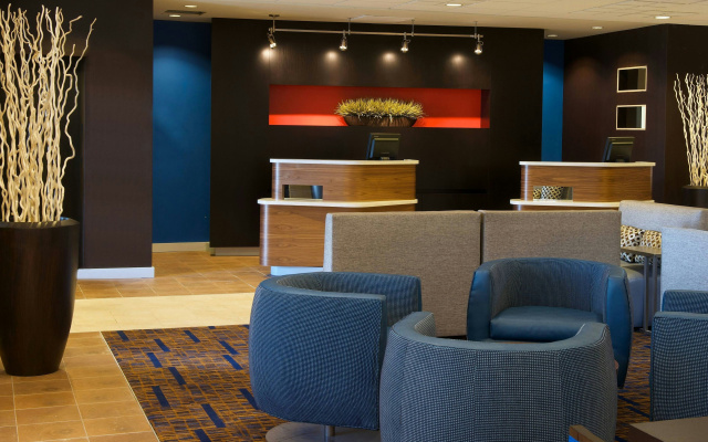 Courtyard by Marriott Bloomington