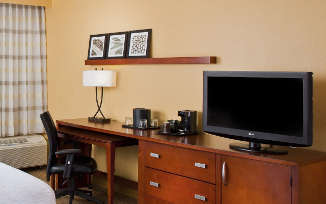 Courtyard by Marriott Orlando Airport
