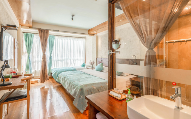 Lugu Lake 97 Rendezvous Lakeside Resort (Puluo Flower Sea Wharf Branch)