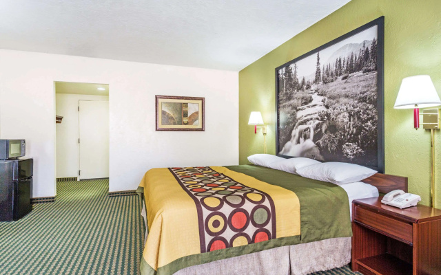 Super 8 by Wyndham Wendover