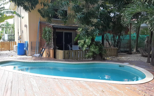Appartement met zwembad en prachtige tuin
