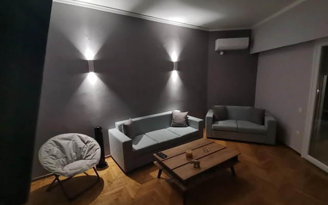 Penthouse spacious w super wifi & terrace, 2 min from metro