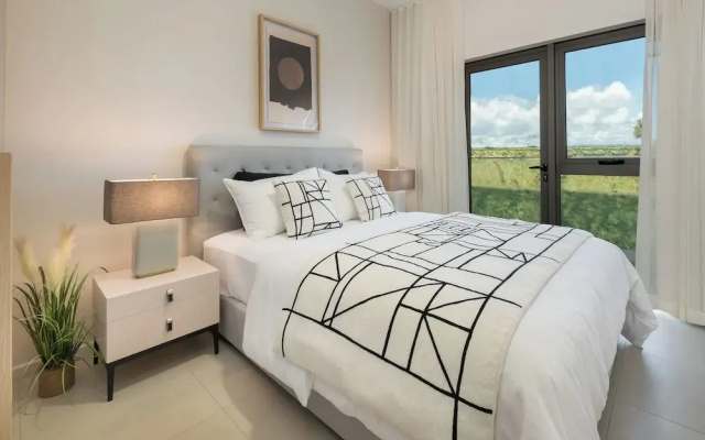 The Luxury Verdant Garden Hotel