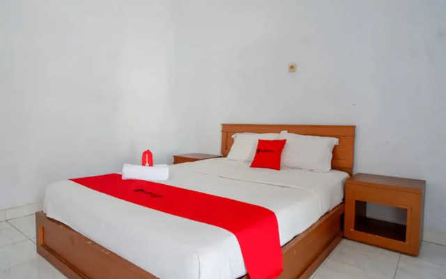 RedDoorz @ Hotel Horas Palopo