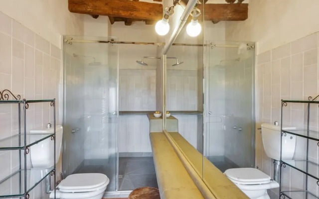 Deluxe Apartment in Montefiridolfi with Swimming Pool