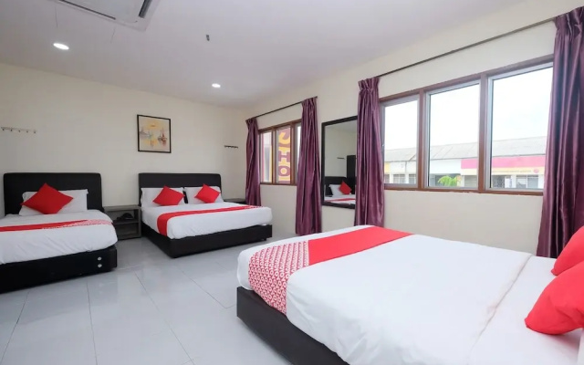 OYO 1104 Q Hotel