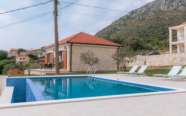 Uphill Glavanovic Villa