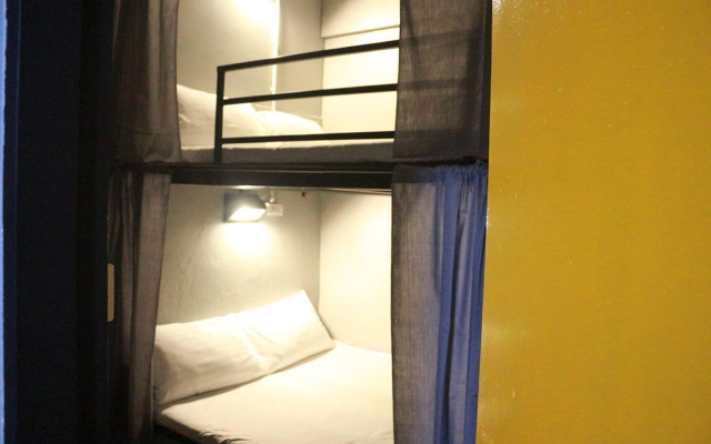Beehive Phuket Old Town - Hostel