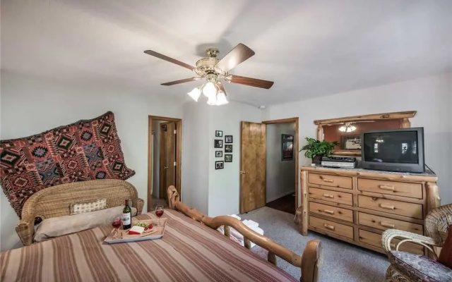 Riverside House - Three Bedroom Cabin