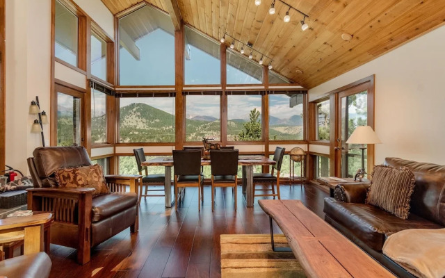 Herondale Luxury Vacation At Windcliff 3 Bedroom Home by RedAwning