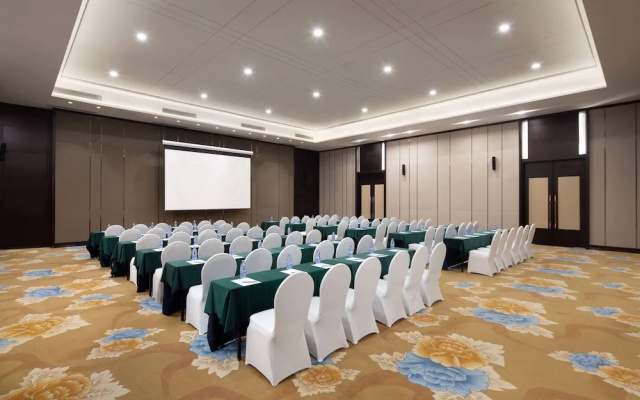 Days Hotel By Wyndham Fangchenggang Bailang Beach