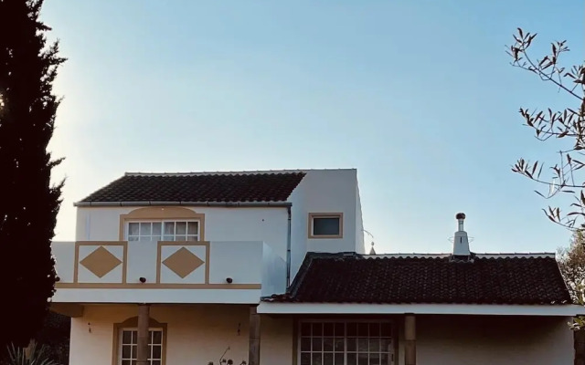 Casa Colinas Roxas by Portucasa