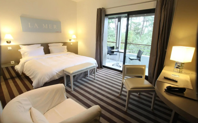 Hotel 202
