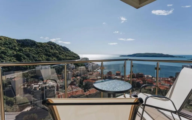 3 Bedrooms Penthouse with roof terrace Rafailovici