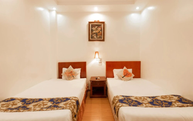 Lucky Hotel by OYO Rooms