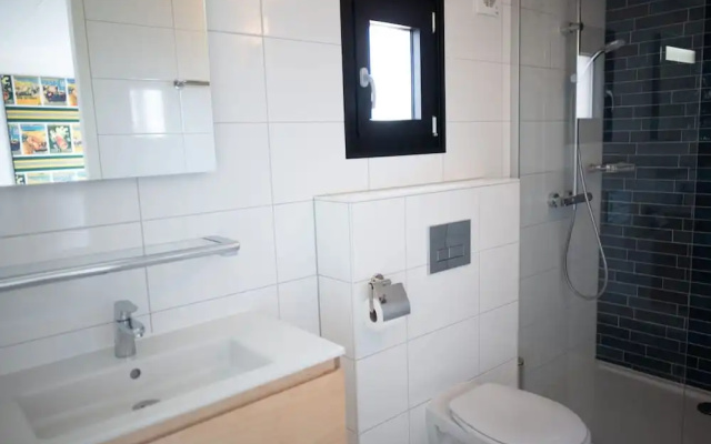 Modern Lodge With two Bathrooms, 100m From the sea