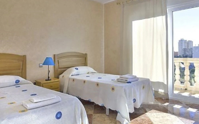 Villa - 8 Bedrooms with Pool and WiFi - 106437
