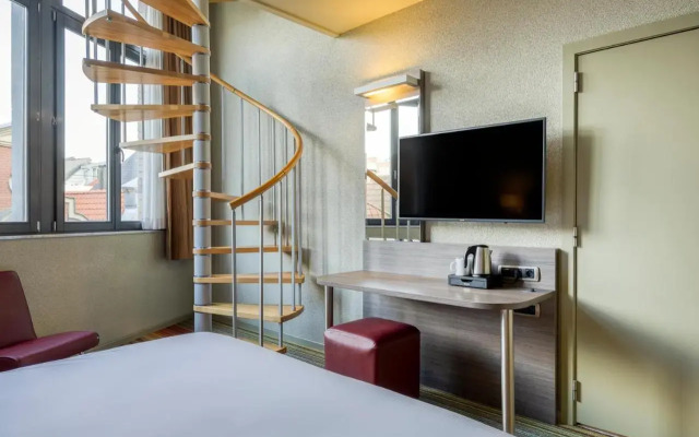 hotelImage