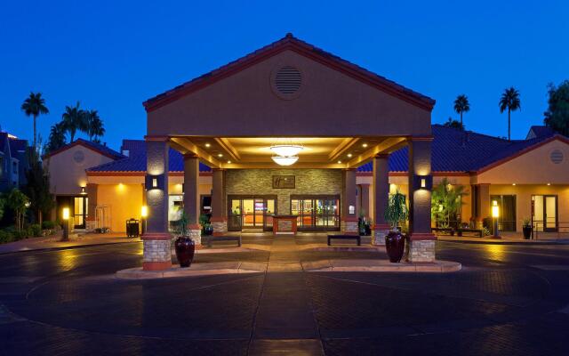 Отель Holiday Inn Club Vacations: Las Vegas at Desert Club Resort США, Лас-Вегас - отзывы, цены и фото номеров - забронировать отель Holiday Inn Club Vacations: Las Vegas at Desert Club Resort онлайн вид на фасад
