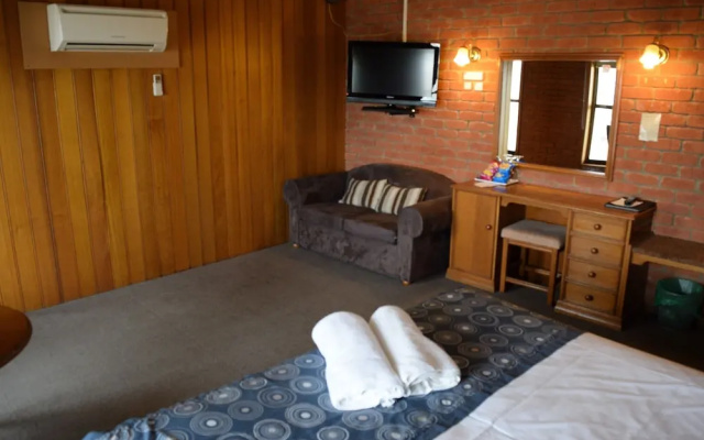 Best Western Bakery Hill Motel
