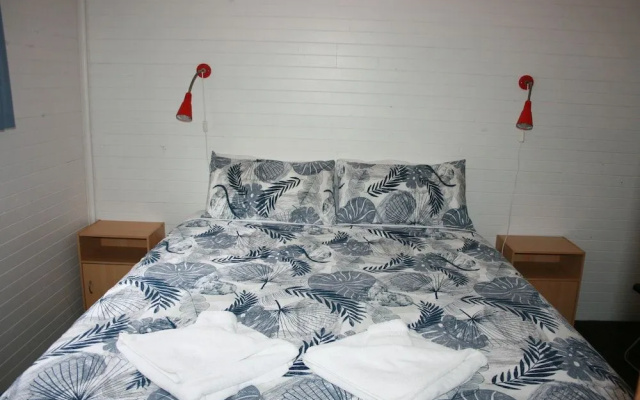 Seaview Holiday Park and  Hostel