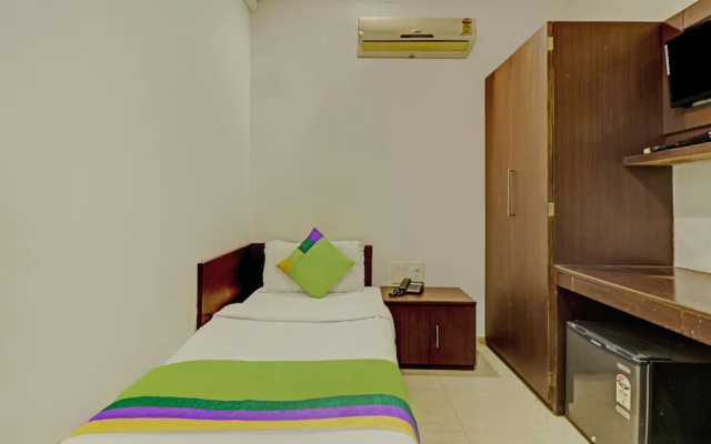 Loharkar Family Hotel L A Rooms
