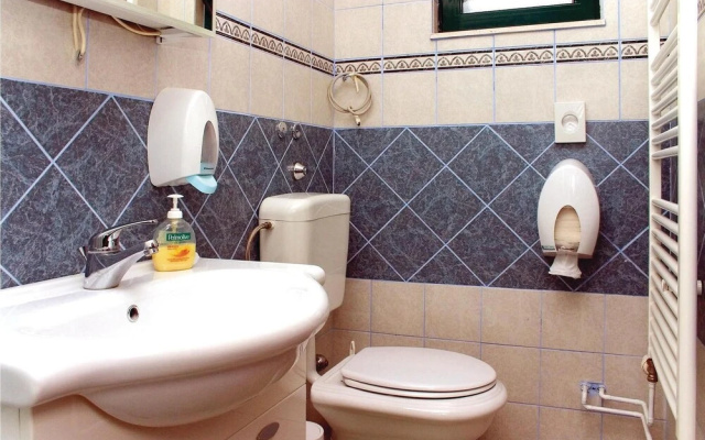 Awesome Home in Podstrana with Hot Tub, WiFi & 7 Bedrooms
