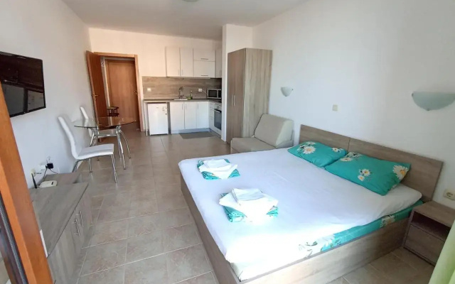 Palm Marina Apartment Complex
